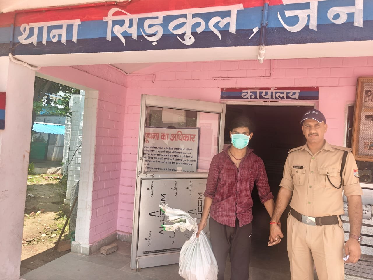 अवैध देशी शराब के साथ 01 आरोपी को धर दबोचा, कब्जे से 60 पैकेट देशी शराब नाजायज किन्नू मार्का बरामद