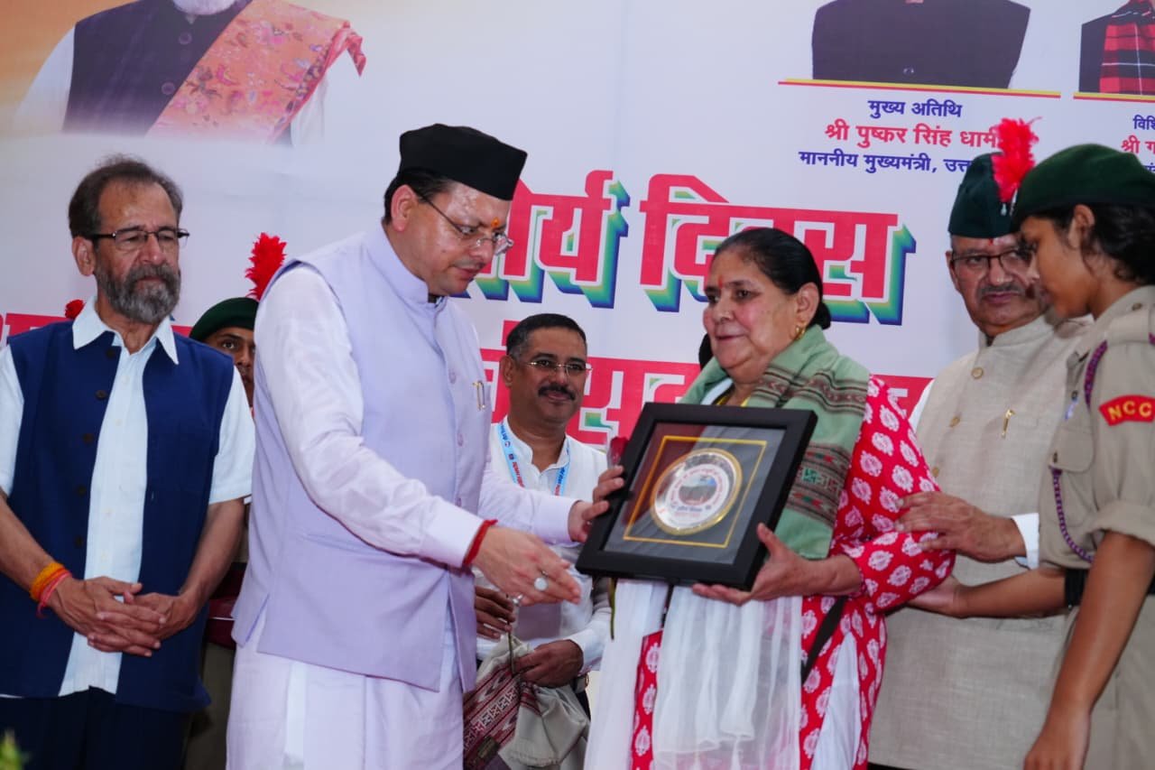 मुख्यमंत्री ने कारगिल विजय दिवस पर शहीद स्मारक पर पुष्पचक्र अर्पित कर कारगिल के अमर शहीदों को भावभीनी श्रद्धांजलि दी
