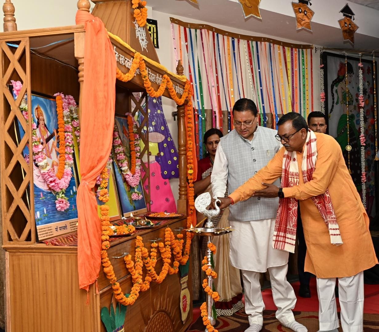 मुख्यमंत्री ने किया आनंद स्वरूप आर्य सरस्वती विद्या मंदिर शिशु वाटिका का लोकार्पण