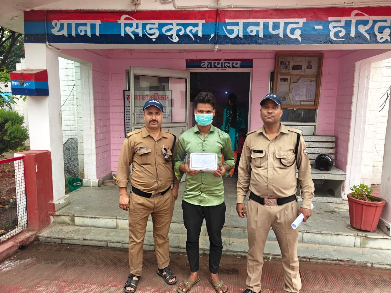 घर का ताला तोड़कर मोबाइल चोरी करने वाला आरोपी दबोचा