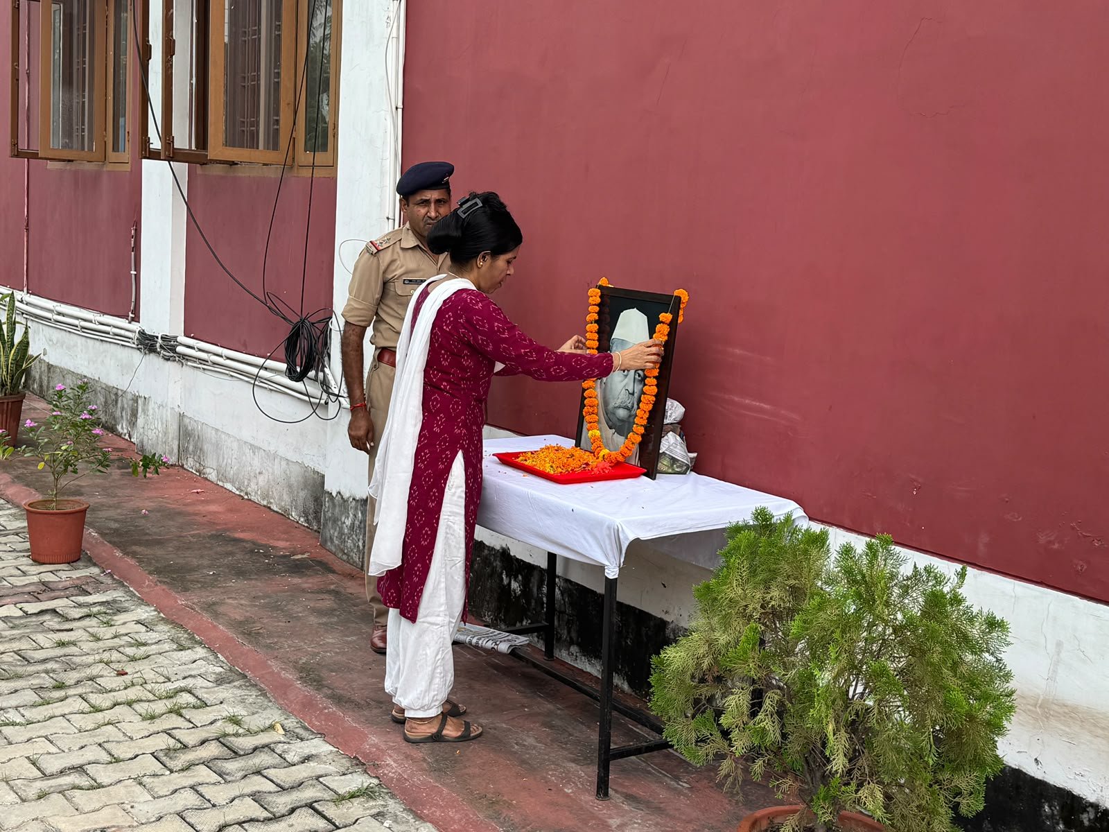 भारत रत्न पंडित गोविन्द बल्लभ पन्त जी की जयंती पर जीआरपी पुलिस ने श्रद्धासुमन अर्पित कर किया नमन
