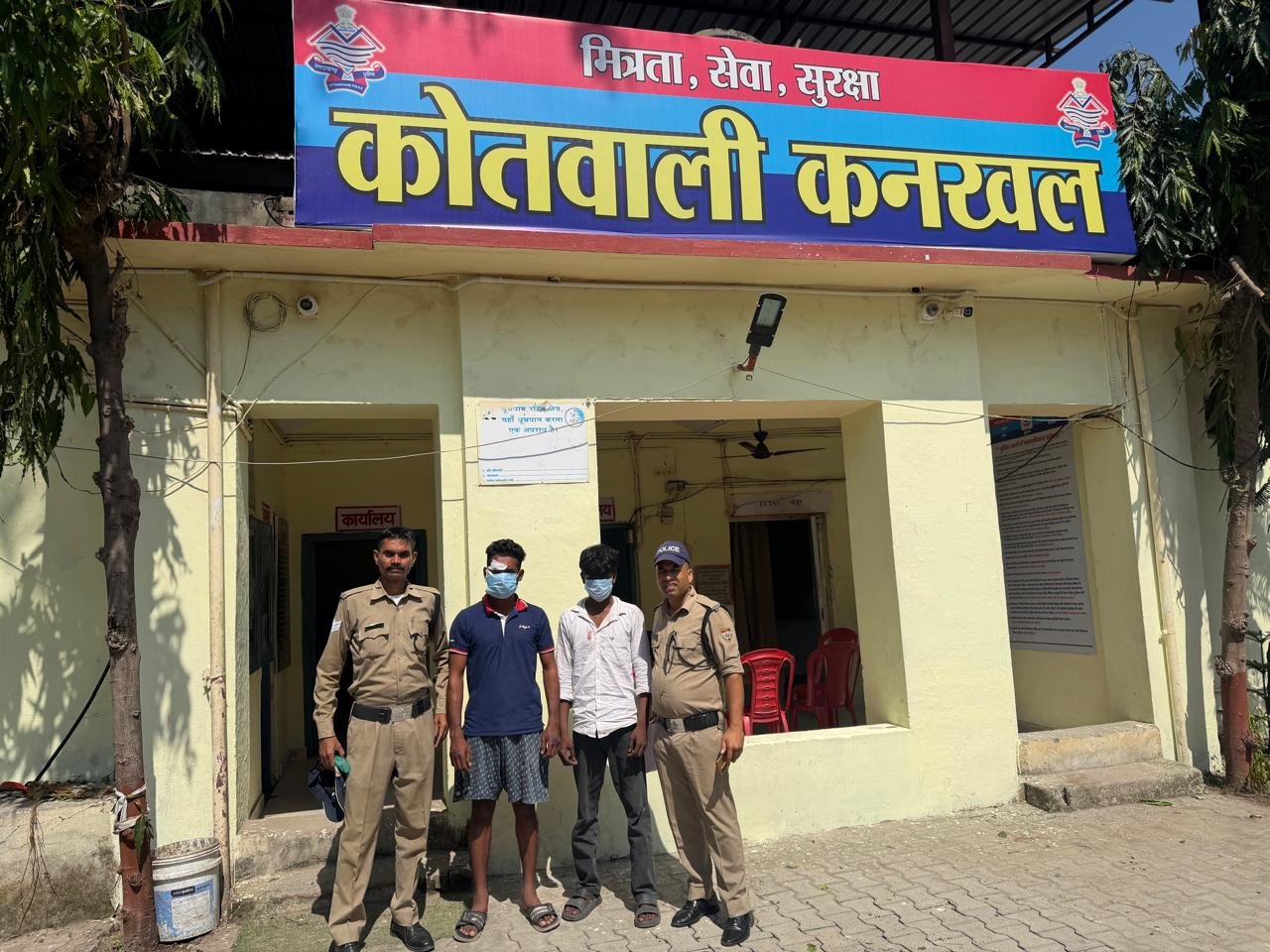 ऑपरेशन प्रहार के अन्तर्गत पुलिस टीम ने 02 हुडदंगियों के विरुद्ध की कार्रवाई