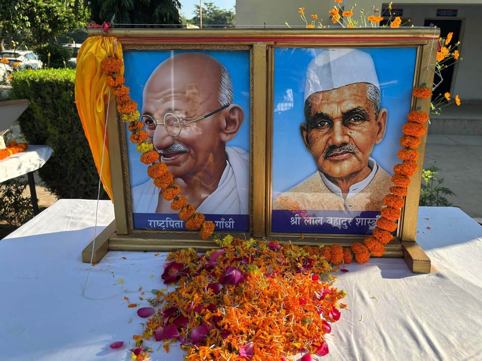 राष्ट्रपिता महात्मा गांधी एवं पूर्व प्रधानमंत्री स्वर्गीय श्री लाल बहादुर शास्त्री जी की जयंती पर हरिद्वार पुलिस ने दी श्रद्धांजलि