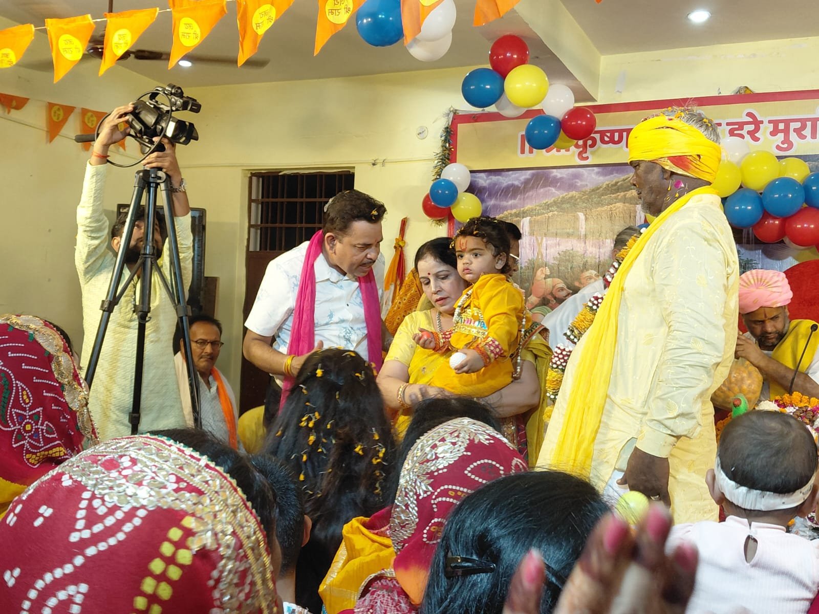 श्रीकृष्ण जन्मोत्सव पर झूमे श्रद्धालु