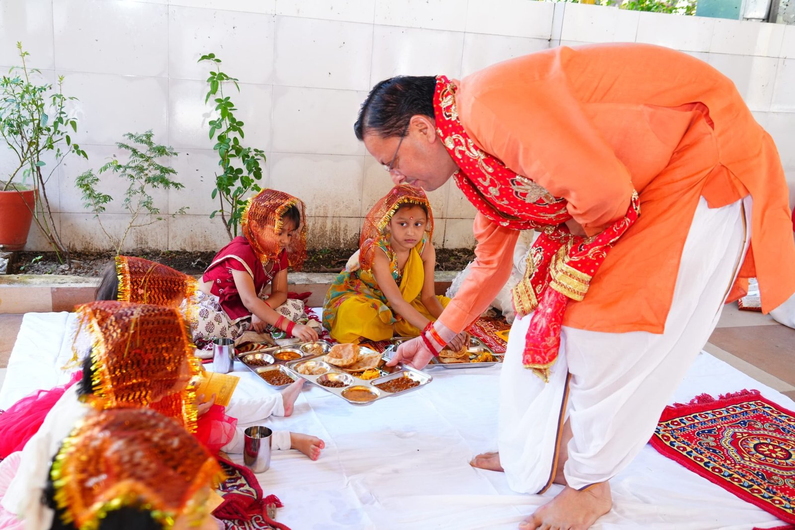 मुख्यमंत्री ने नौ कन्याओं का पूजन कर प्रदेशवासियों की सुख-समृद्धि की कामना की