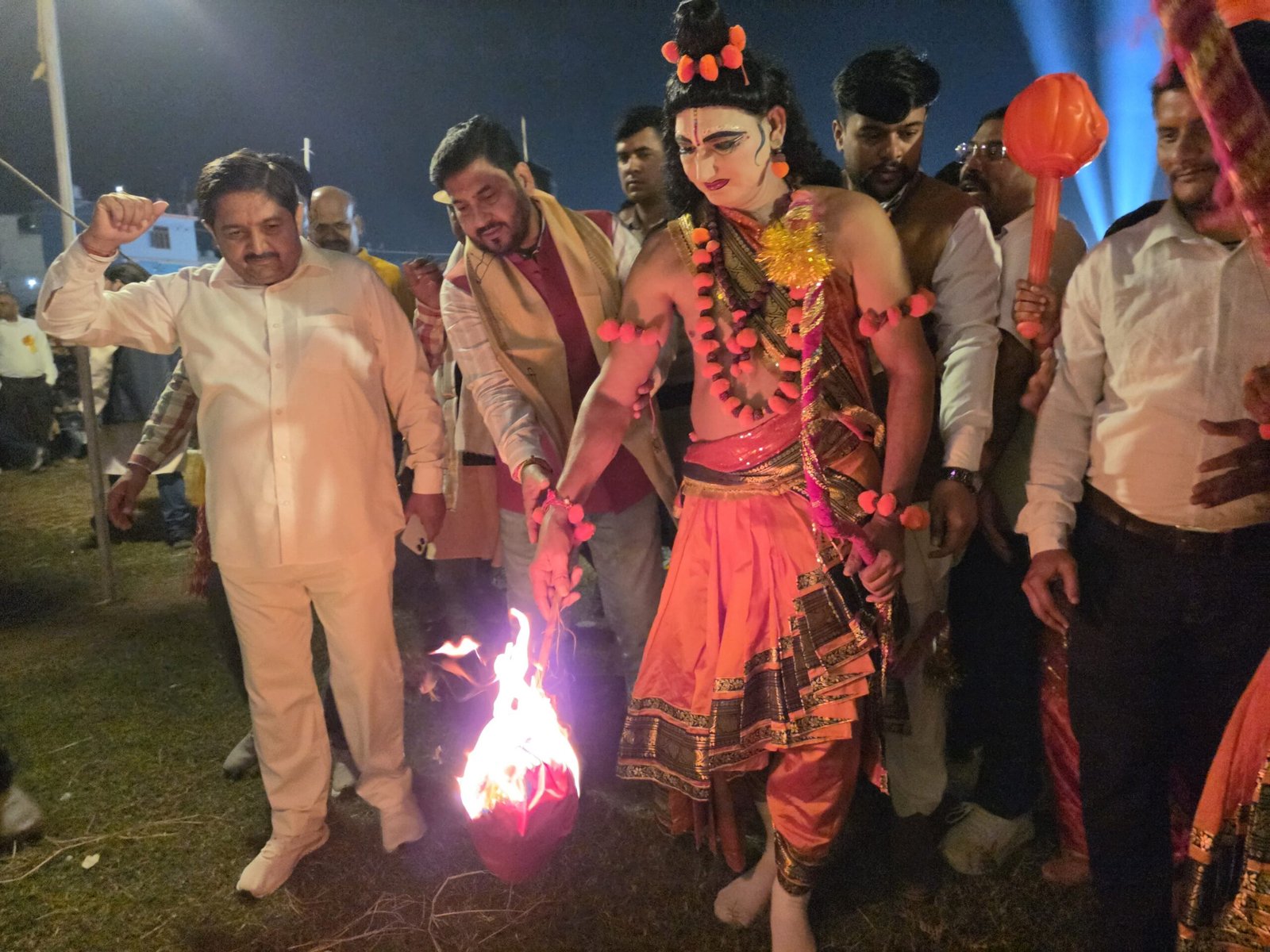 विजयदशमी महोत्सव में नगर पालिका अध्यक्ष श्री राजीव शर्मा जी हुए शामिल, रावण दहन कर दिया बुराई पर अच्छाई की जीत का संदेश