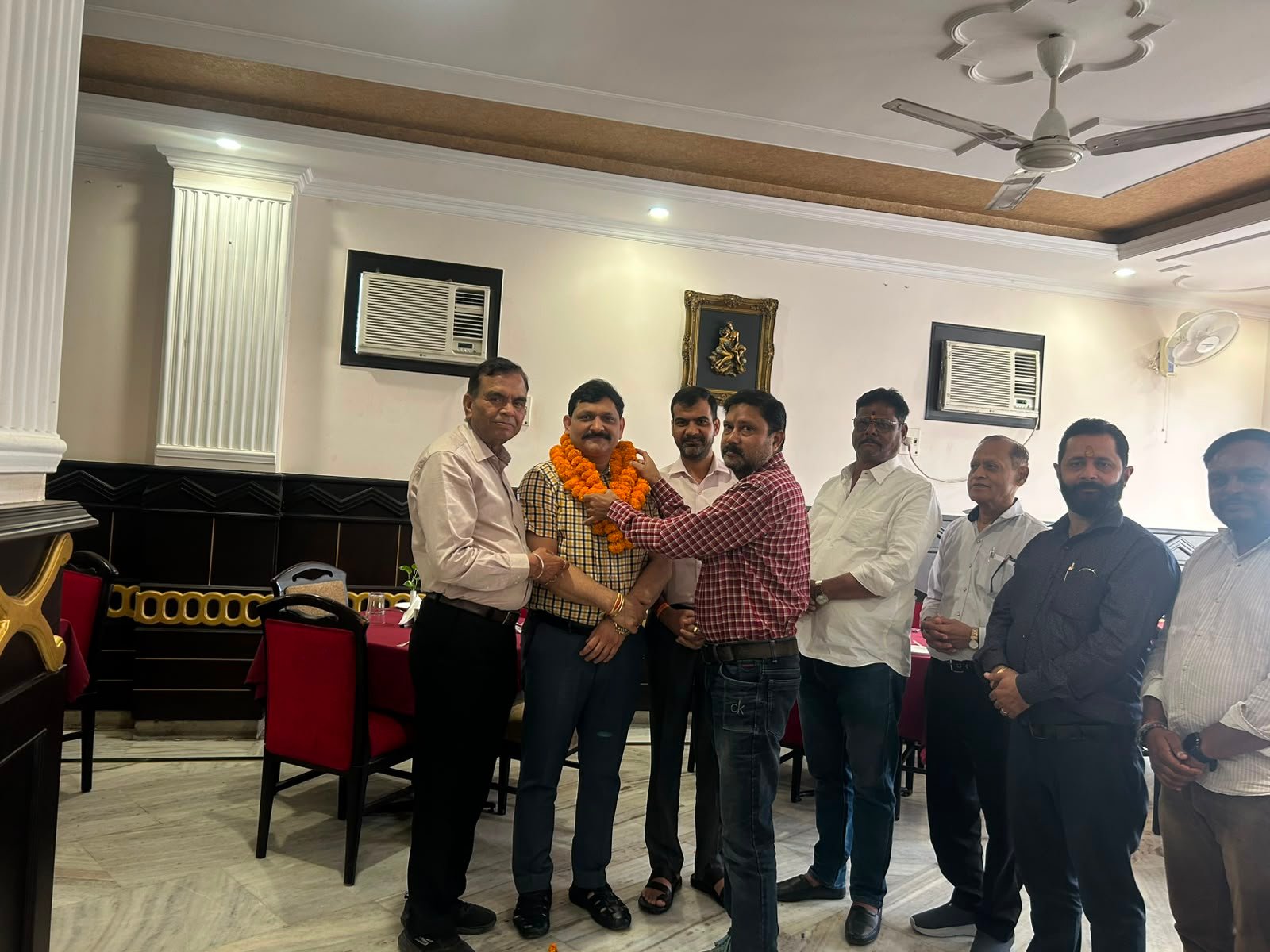 राष्ट्रीय व्यापार मंडल की एक बैठक रानीपुर मोड़ स्थित एक होटल में आहूत की गई