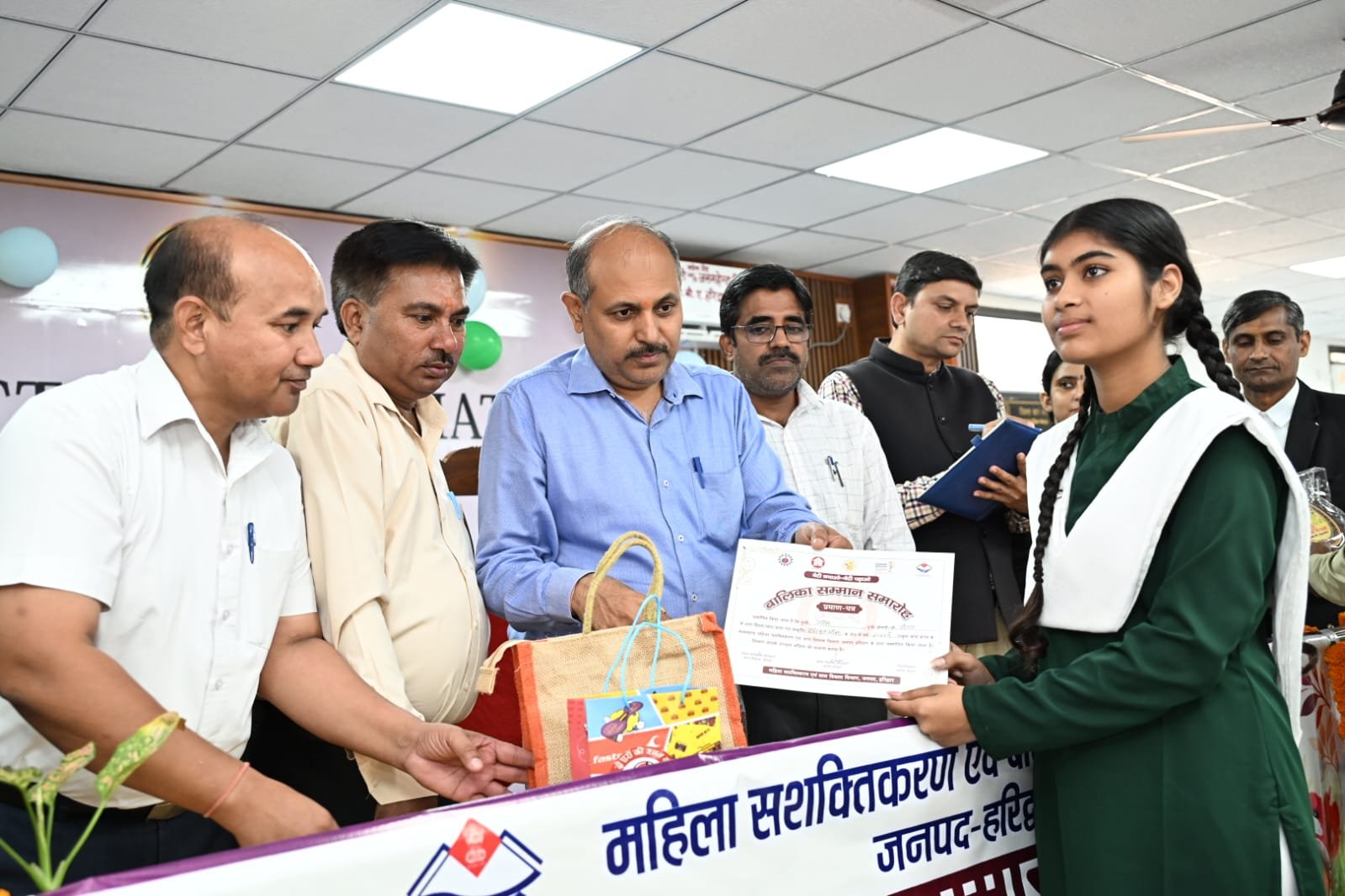 बेटी बचाओ, बेटी पढ़ाओ योजना के अंतर्गत बालिका सम्मान समारोह आयोजित